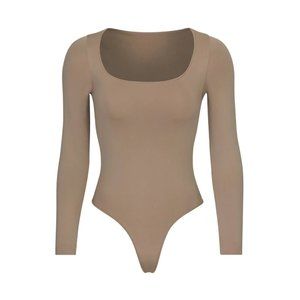 NWT SKIMS Essential Long Sleeve Scoop Neck Bodysuit - Desert